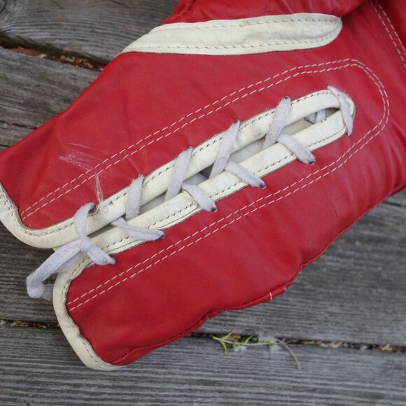 Everlast 2112 Lace Up Red Boxing Gloves Made in U.S.A. - Picture 8 of 16